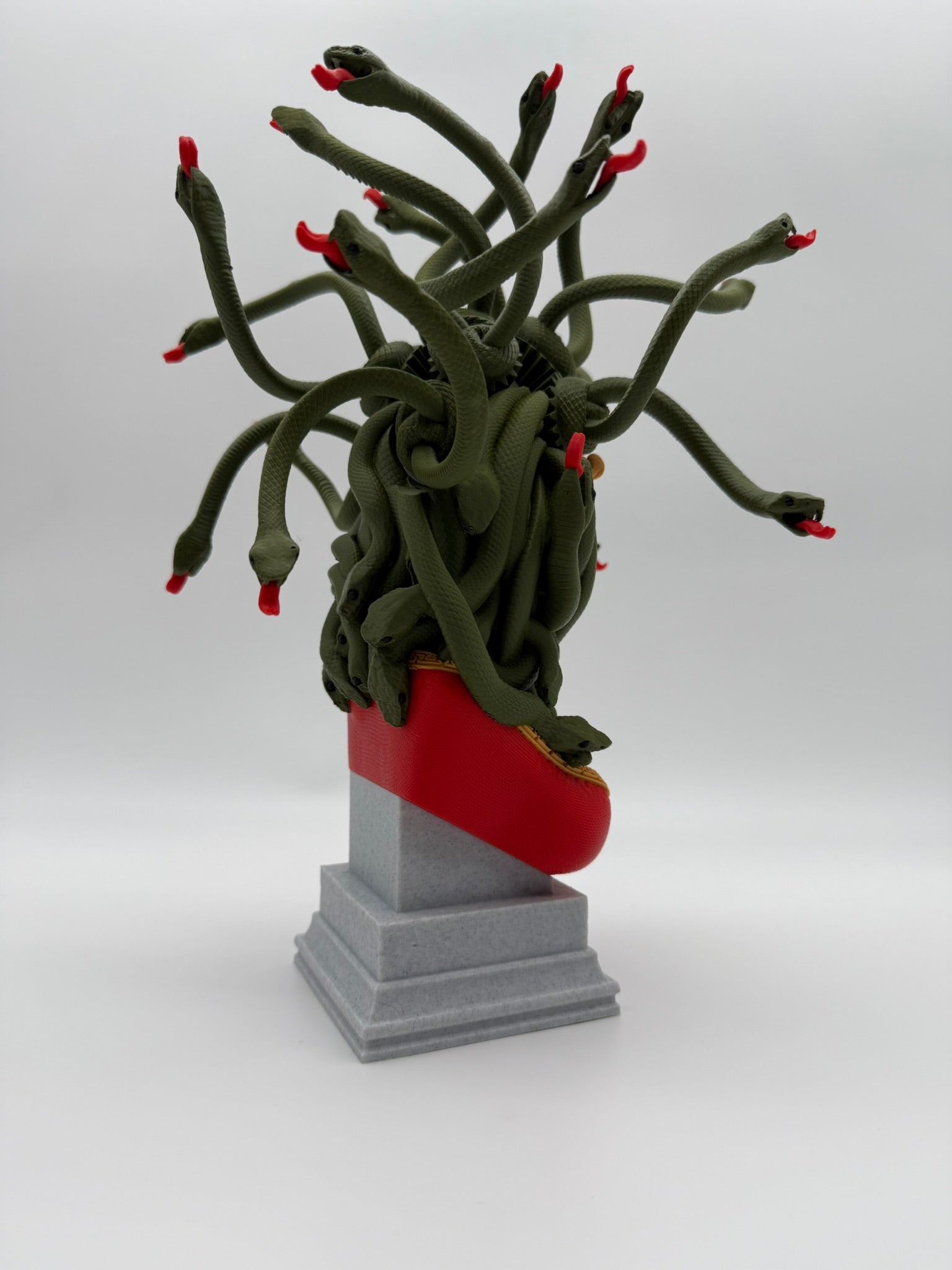Einzigartige 3D-gedruckte Medusa-Skulptur mit beweglichen Schlangen