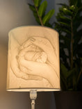 Bild in Galerie-Betrachter laden, Individueller Lithophane Lampenschirm nach Maß – Perfekt für Ihre Lampe
