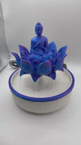 Video in Galerie-Betrachter laden und wiedergeben, Buddha in Bloom Tischbrunnen – Einzigartiger 3D-gedruckter Wasserbrunnen für Zuhause
